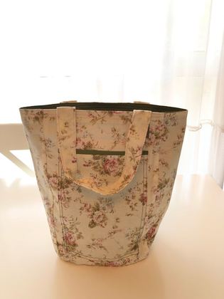 صورة حقيبة قماشية باللون السكري والزيتي