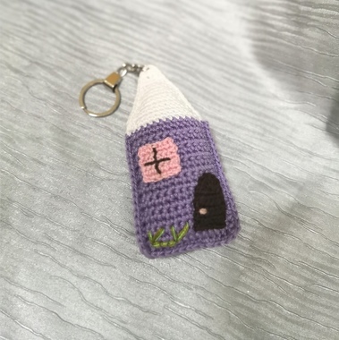 صورة ميدالية مفاتيح منزل صغير