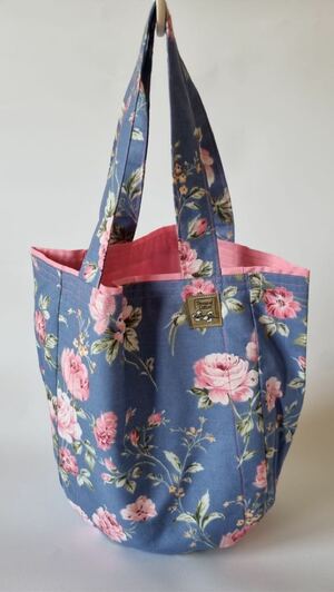 صورة حقيبة قماشية لحمل ترمس القهوه والشاي  لون ازرق