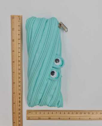 مقلمية بلون سماوي وتصميم بسحاب Light blue pencil case with zipper