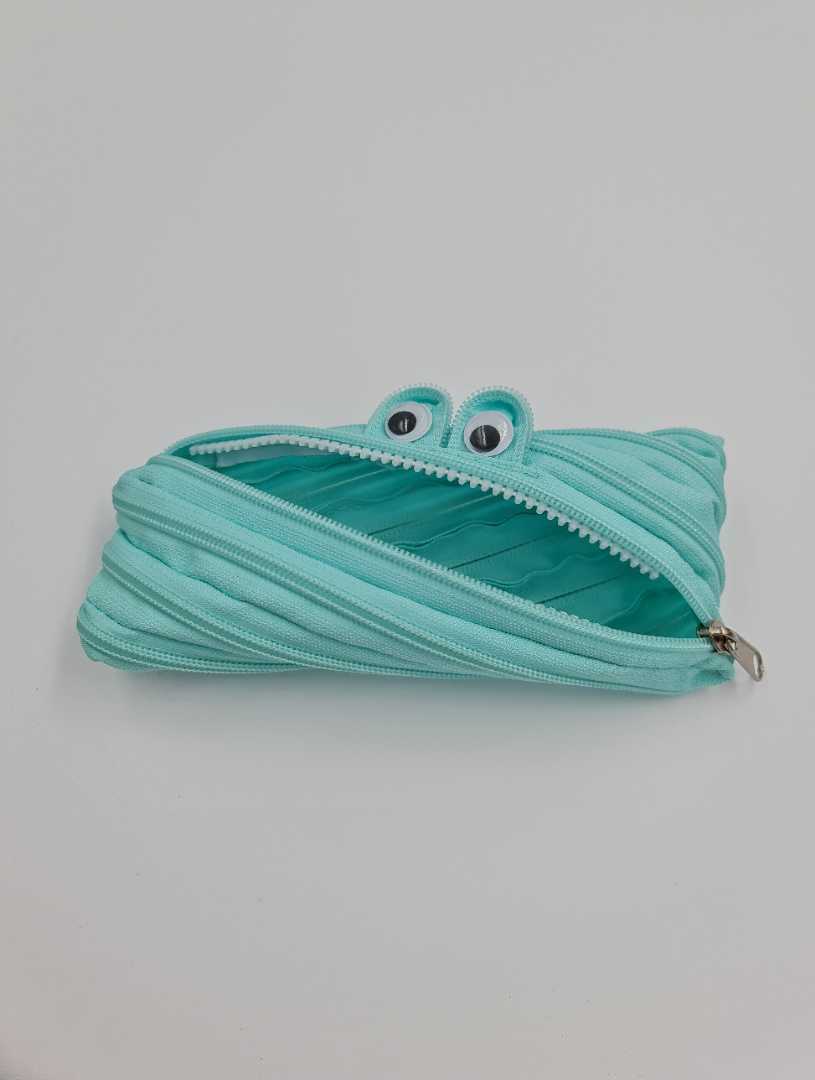 مقلمية بلون سماوي وتصميم بسحاب Light blue pencil case with zipper