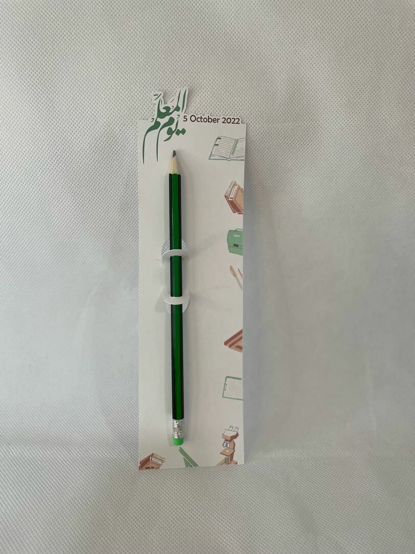لايفوتك توزيعات القلم بثيم يوم المعلم  من متجر Workse_hand على سوق تبايُع