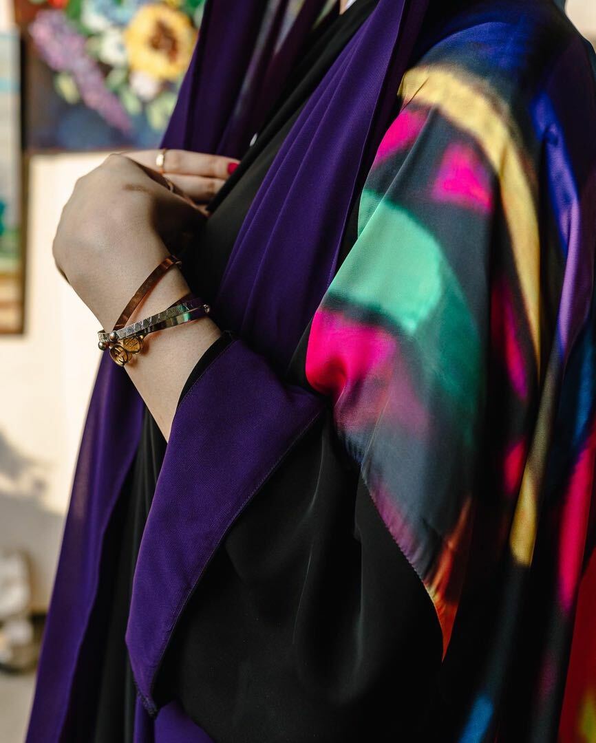 عباية نصف بشت صيفية ملونة بقماش الحرير الايطالي   - ciara  👩🏽‍🦱