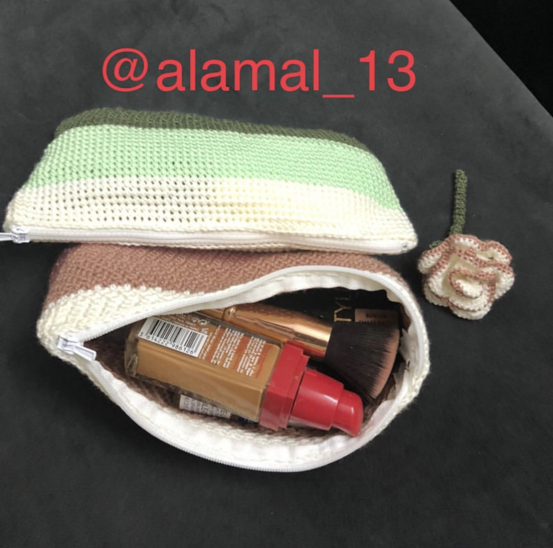 اطلب محافظ للمكياج بالكروشيه من متجر Alamal135 على تبايُع