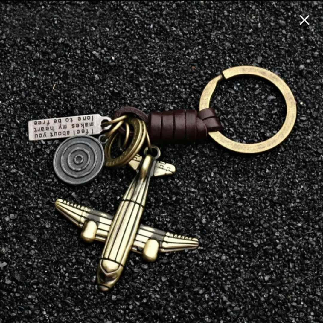 لايفوتك ميدالية مفاتيح على شكل طائرة من متجر تسويق ومبيعات EG على تبايُع