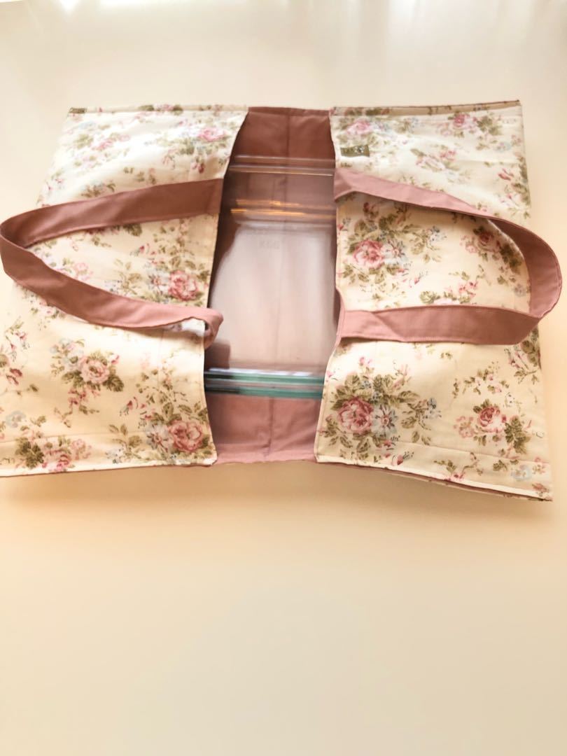 حقائب قماشية لحمل الصواني وحافظات الطعام 