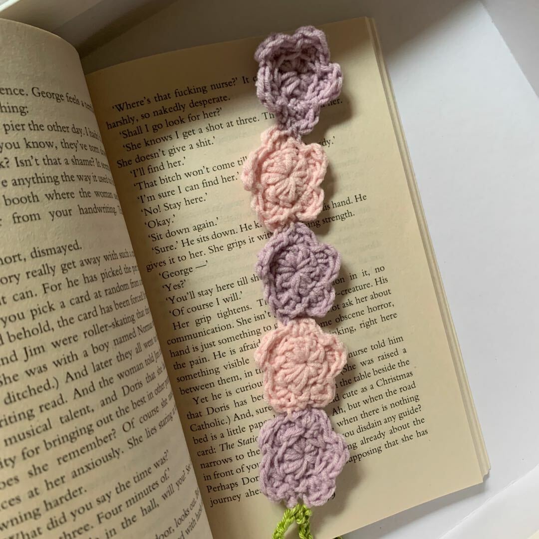 لايفوتك فاصل كتاب زهور كروشيه  من متجر Kiki crochet على سوق تبايُع